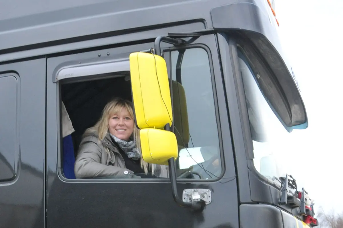 Stories Mothers Day sees a spike in bookings for HGV and tank driving experiences reports www.trackdays.co .uk - Stories