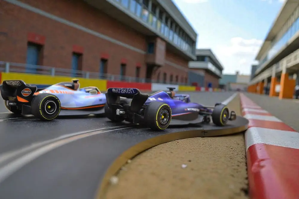 Scalextric Williams Racing Race Set with Kiran Parmar DSC 0049 - Scalextric Williams Racing Race Set with Kiran Parmar
