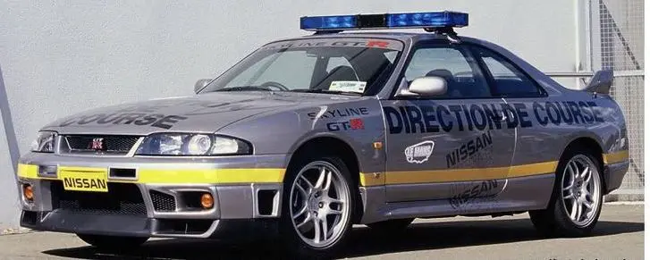 Amelia can fix the British Car Industry Nissan skyline - Amelia can fix the British Car Industry