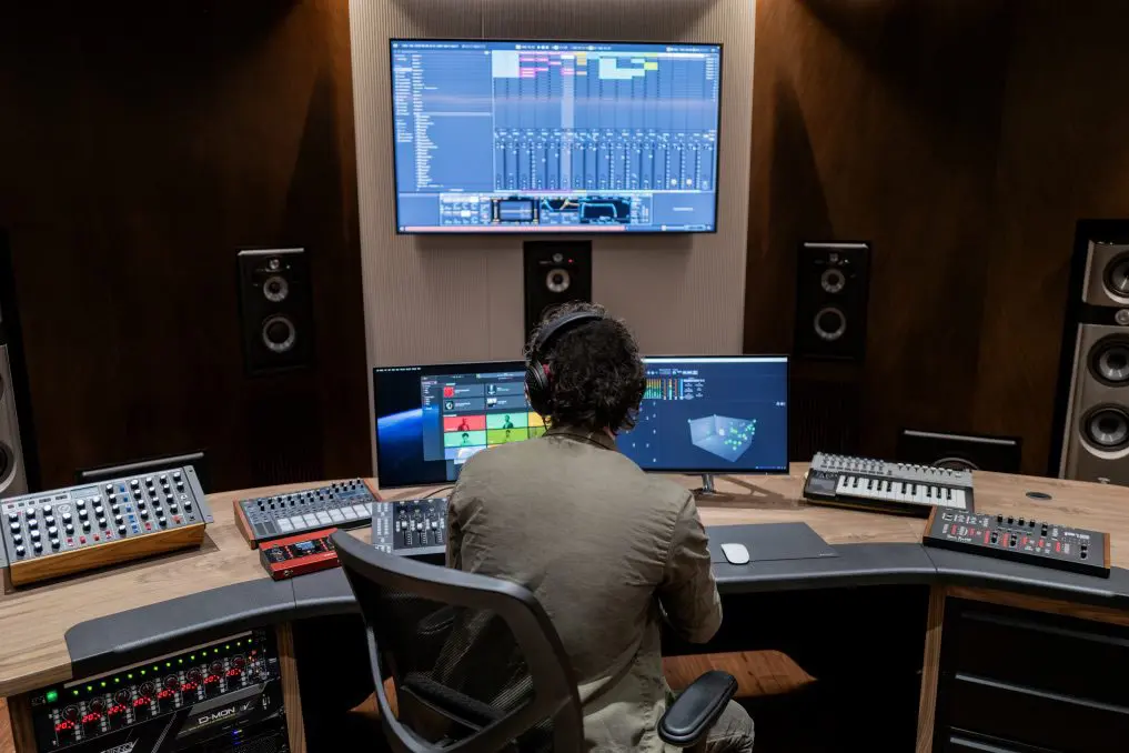 NAIM FOR MULLINER: AUDIO EXCELLENCE Mulliner Studio - NAIM FOR MULLINER: AUDIO EXCELLENCE