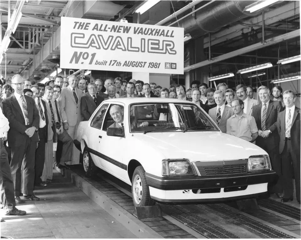 Stories Cavalier Mk 2 rolls off assembely line at Luton - Stories