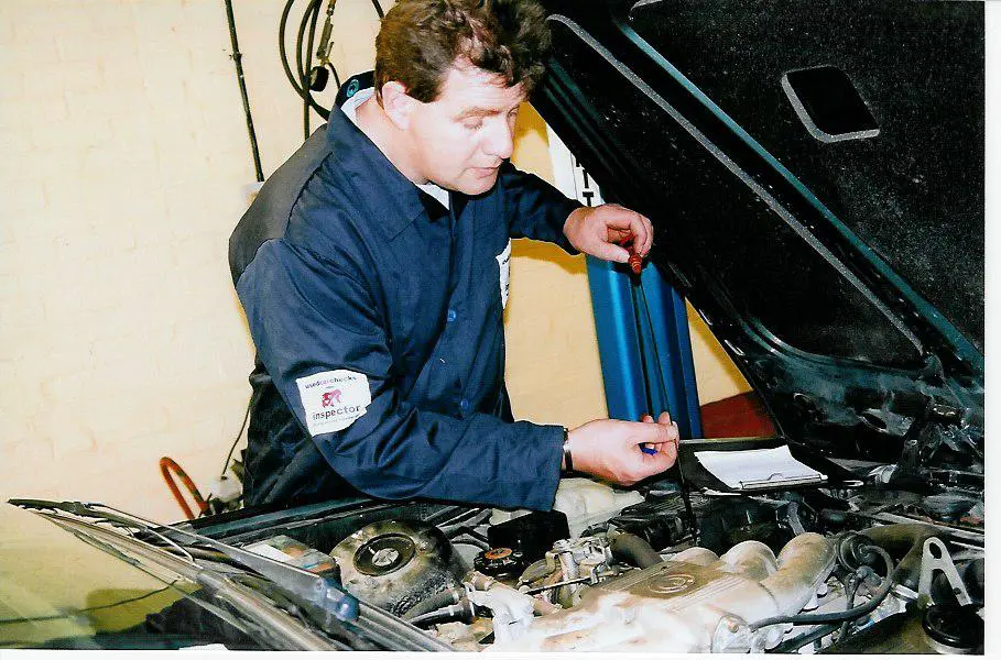 When Should You Book a Car Service? The Warning Signs to Watch For