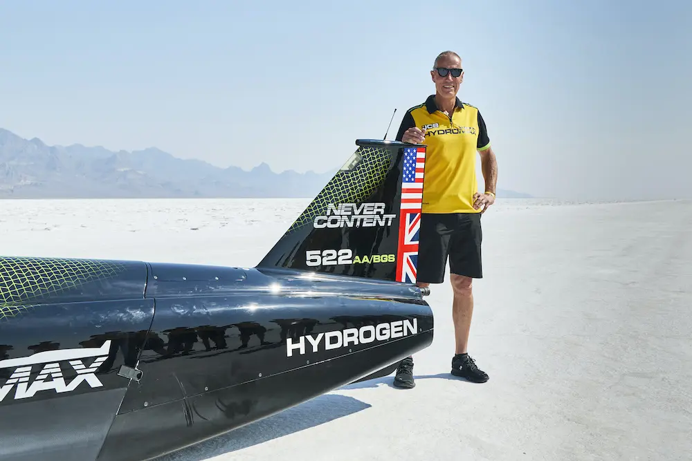 JCB Hydromax powers to 368.347mph Speed Record Andy Green sets new SCTA record in JCB Hydromax - JCB Hydromax powers to 368.347mph Speed Record