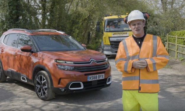 CITROËN HELPS SMOOTH OVER UK POTHOLES WITH AUSTIN HEALEY