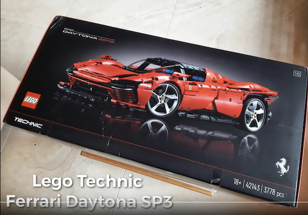 Kiran builds LEGO Technic Ferrari Daytona SP3 Free Car Mag