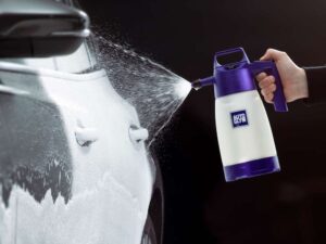 AG Polar Blast 2.5Ltr Feature 284 copy 300x225 - Autoglym Polar Foam Sprayer: A Car Cleaning Game Changer